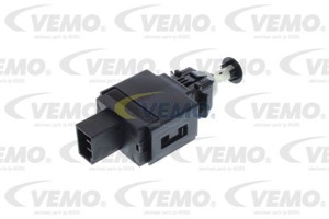 Bremselysbryter, VOLVO S60 I, S80 I, V70 II, XC70 CROSS COUNTRY I, XC90 I, 8 622 064, 86 220 640, 86 220 647, RB469